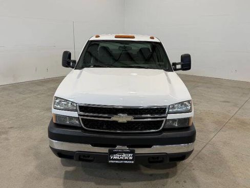 Used 2007 Chevrolet Silverado 3500 LT w/ Heavy-Duty Power Package AWD/4WD image 4