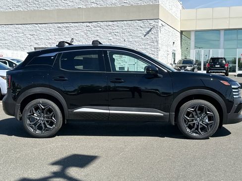 New 2025 Nissan Kicks SR image 3