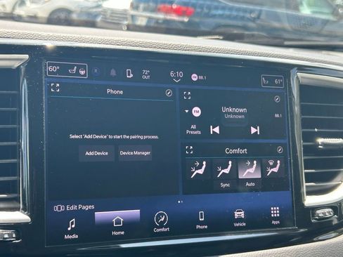 Used 2023 Chrysler Pacifica Touring-L FWD image 15