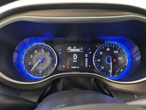 Used 2021 Chrysler Voyager L FWD image 16
