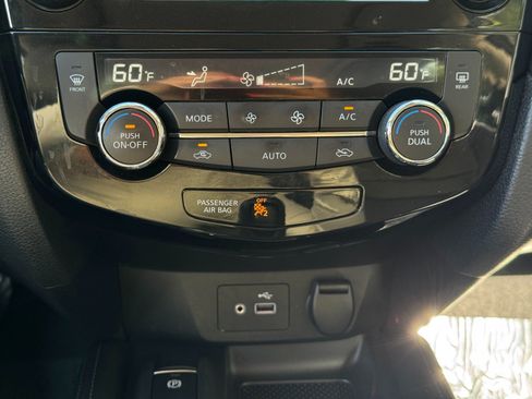 Used 2019 Nissan Rogue SL w/ Premium Package AWD/4WD image 28