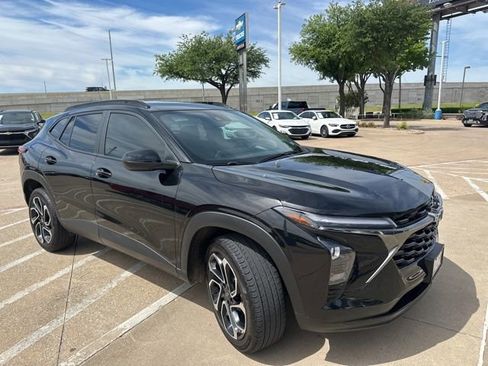 Used 2025 Chevrolet Trax RS w/ Driver Confidence Package image 4