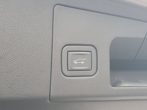 Used 2023 Cadillac XT5 Premium Luxury w/ LPO, Floor Liner Package AWD/4WD image 9