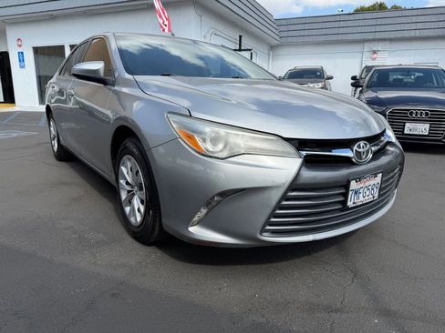 Used 2015 Toyota Camry LE FWD image 8