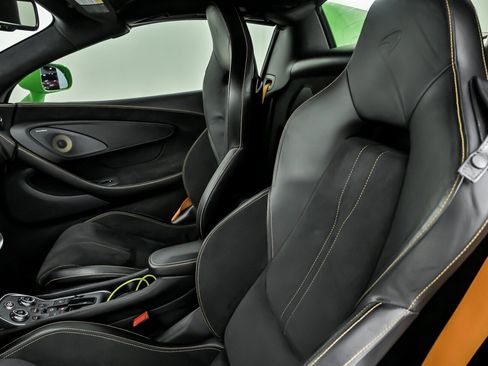 Used 2018 McLaren 570S Spider image 28