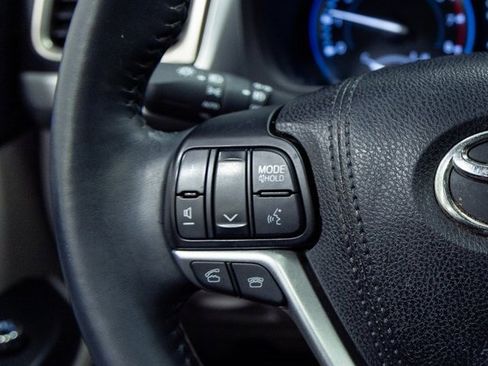 Used 2016 Toyota Highlander XLE image 15