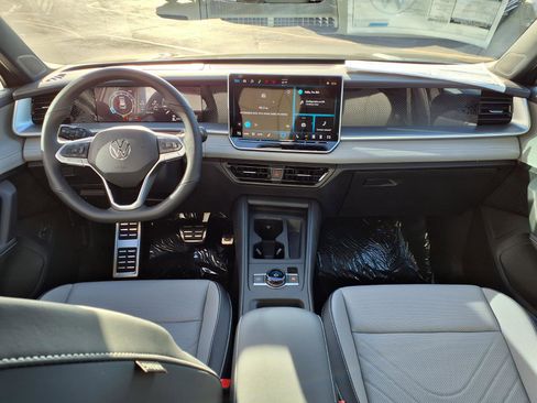 New 2026 Volkswagen Tiguan SE R-Line image 6