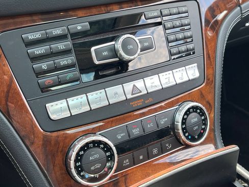 Used 2014 Mercedes-Benz SL 550 image 32