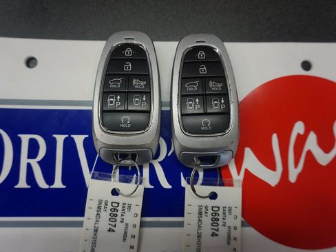 Used 2021 Hyundai Santa Fe Limited AWD/4WD image 16