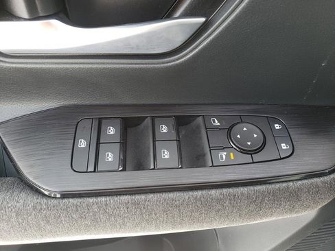 Certified 2025 Nissan Kicks SV image 27