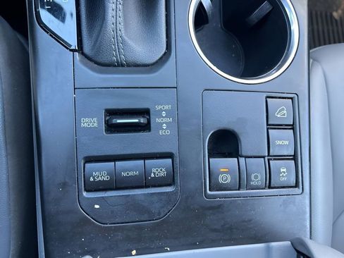 Used 2023 Toyota Highlander XLE image 21