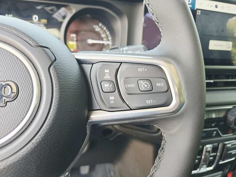 Used 2025 Jeep Wrangler Unlimited Sahara AWD/4WD image 23