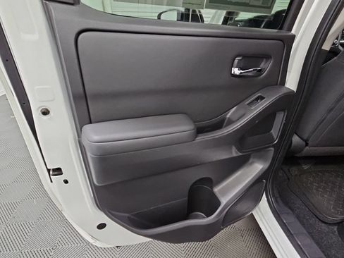 Used 2022 Nissan Frontier SV RWD image 29
