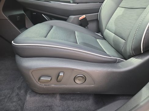 Used 2025 Buick Enclave Sport Touring w/ Power Package image 17