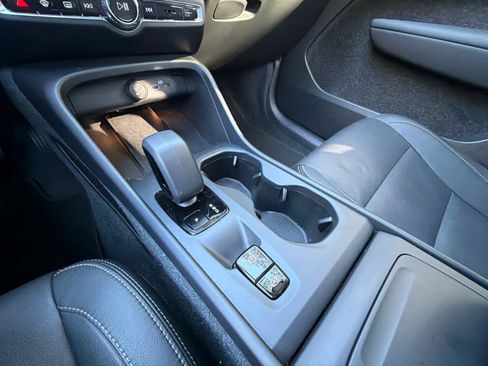Certified 2025 Volvo XC40 B5 Plus image 29