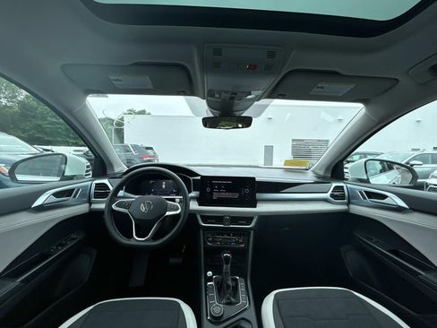 New 2025 Volkswagen Taos SE image 7