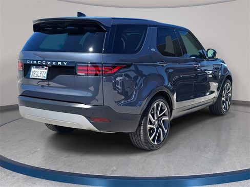 Certified 2025 Land Rover Discovery S image 5