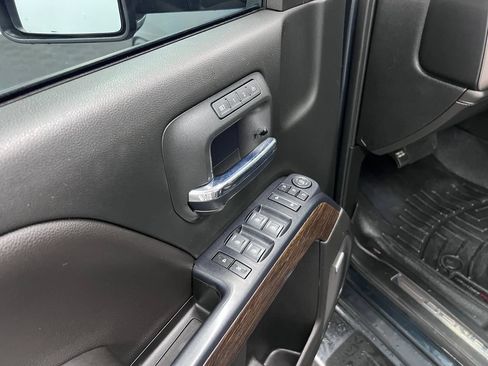 Used 2018 GMC Sierra 2500 Denali w/ Duramax Plus Package AWD/4WD image 12