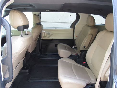 Used 2023 Toyota Sienna XLE w/ XLE Plus Package AWD/4WD image 16