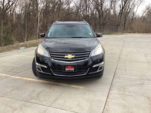 Used 2016 Chevrolet Traverse LT w/ Style and Technology Package FWD image 3