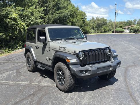Used 2020 Jeep Wrangler Sport AWD/4WD image 3