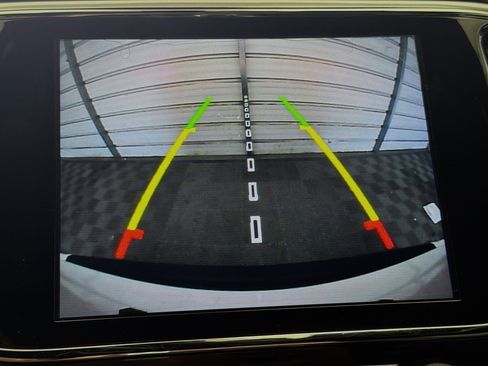 Used 2019 Jeep Grand Cherokee Laredo w/ Laredo X Package image 16