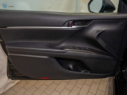 Used 2023 Toyota Camry SE image 10