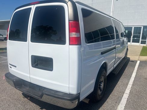 Used 2019 Chevrolet Express 3500 LT w/ LT Preferred Equipment Group RWD image 11