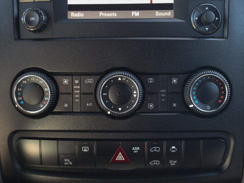 Used 2014 Mercedes-Benz Sprinter 2500 image 34