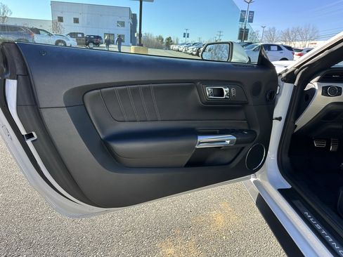 Used 2017 Ford Mustang Premium image 12