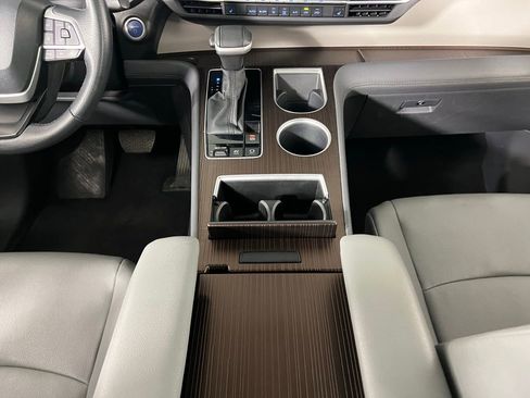 Used 2024 Toyota Sienna XLE image 17