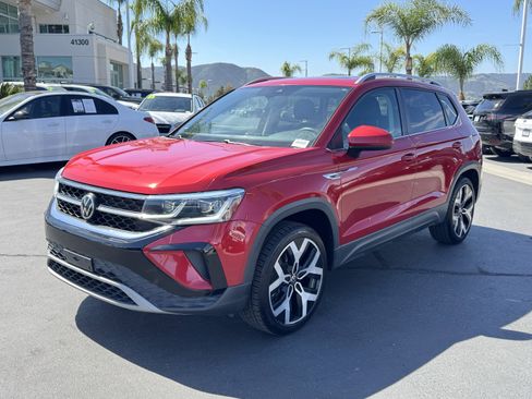 Used 2022 Volkswagen Taos SEL w/ Panoramic Sunroof Package image 5