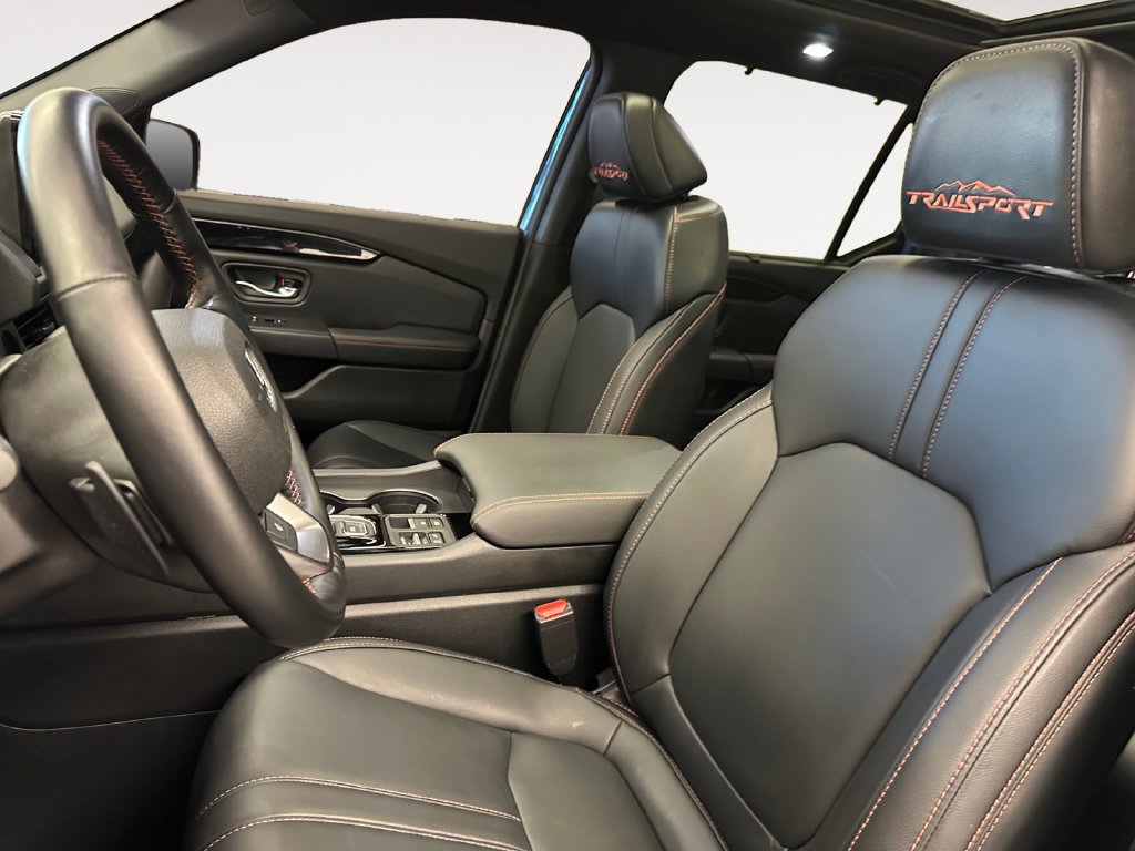 Used 2025 Honda Pilot TrailSport image 9
