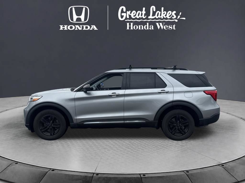 Used 2021 Ford Explorer XLT w/ Equipment Group 202A AWD/4WD image 16