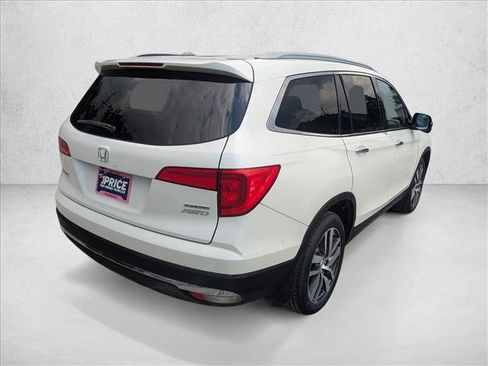 Certified 2017 Honda Pilot Touring image 5