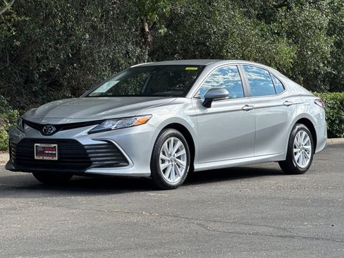Used 2024 Toyota Camry LE w/ Convenience Package FWD image 9