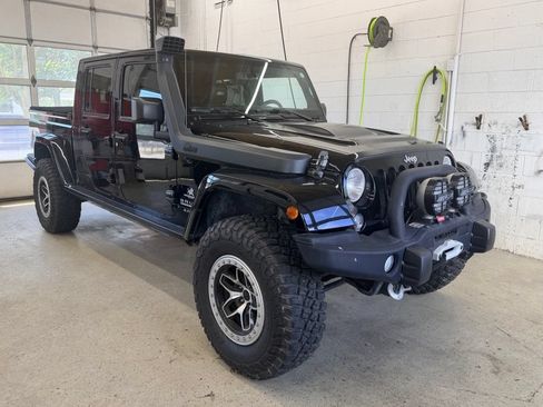 Used 2016 Jeep Wrangler Unlimited Rubicon w/ Connectivity Group AWD/4WD image 7