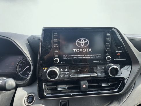 Used 2021 Toyota Highlander XLE AWD/4WD image 17