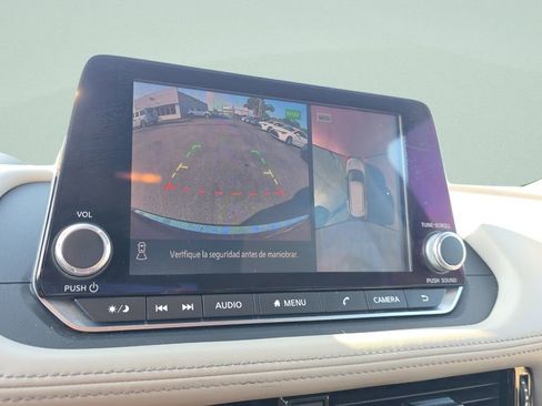 Used 2021 Nissan Rogue SV image 15