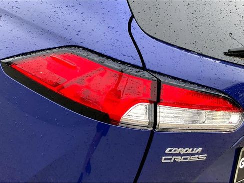 Used 2024 Toyota Corolla Cross LE w/ Moonroof Package FWD image 29