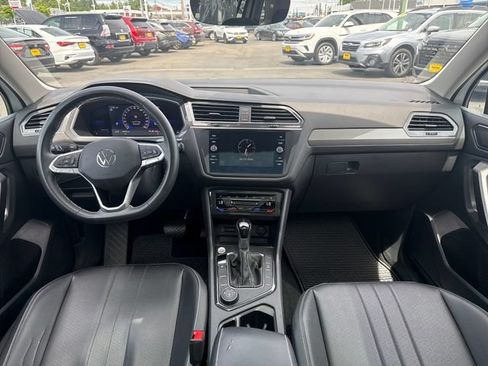 Used 2023 Volkswagen Tiguan SE w/ Panoramic Sunroof Package AWD/4WD image 11