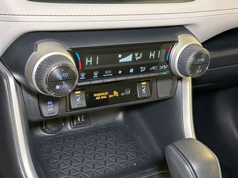 Used 2019 Toyota RAV4 XLE image 29