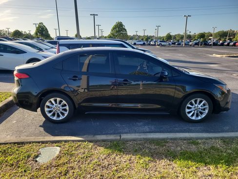 Used 2022 Toyota Corolla LE w/ LE Premium Package image 8