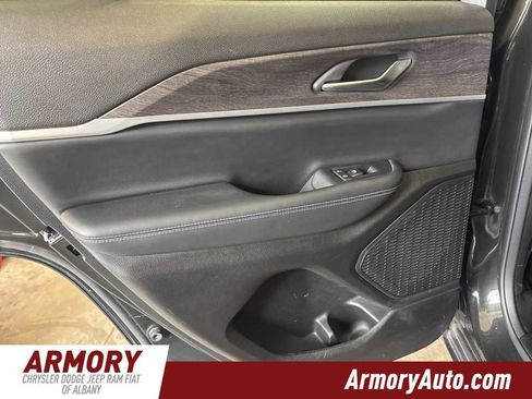 Used 2023 Jeep Grand Cherokee Limited image 19