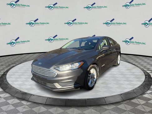 Used 2018 Ford Fusion S image 2