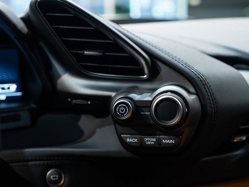 Used 2018 Ferrari 488 GTB image 32