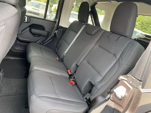 Used 2022 Jeep Wrangler Unlimited Sport AWD/4WD image 13