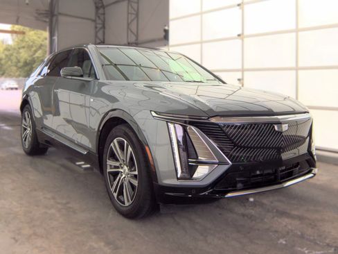 Used 2023 Cadillac Lyriq 2WD image 2