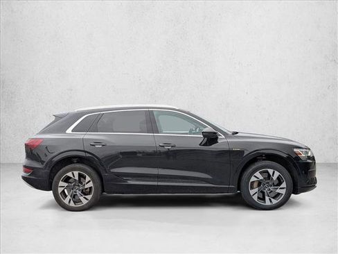 Certified 2023 Audi e-tron Premium Plus w/ Premium Plus Package image 4