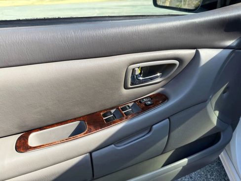 Used 2001 Toyota Avalon XL image 21